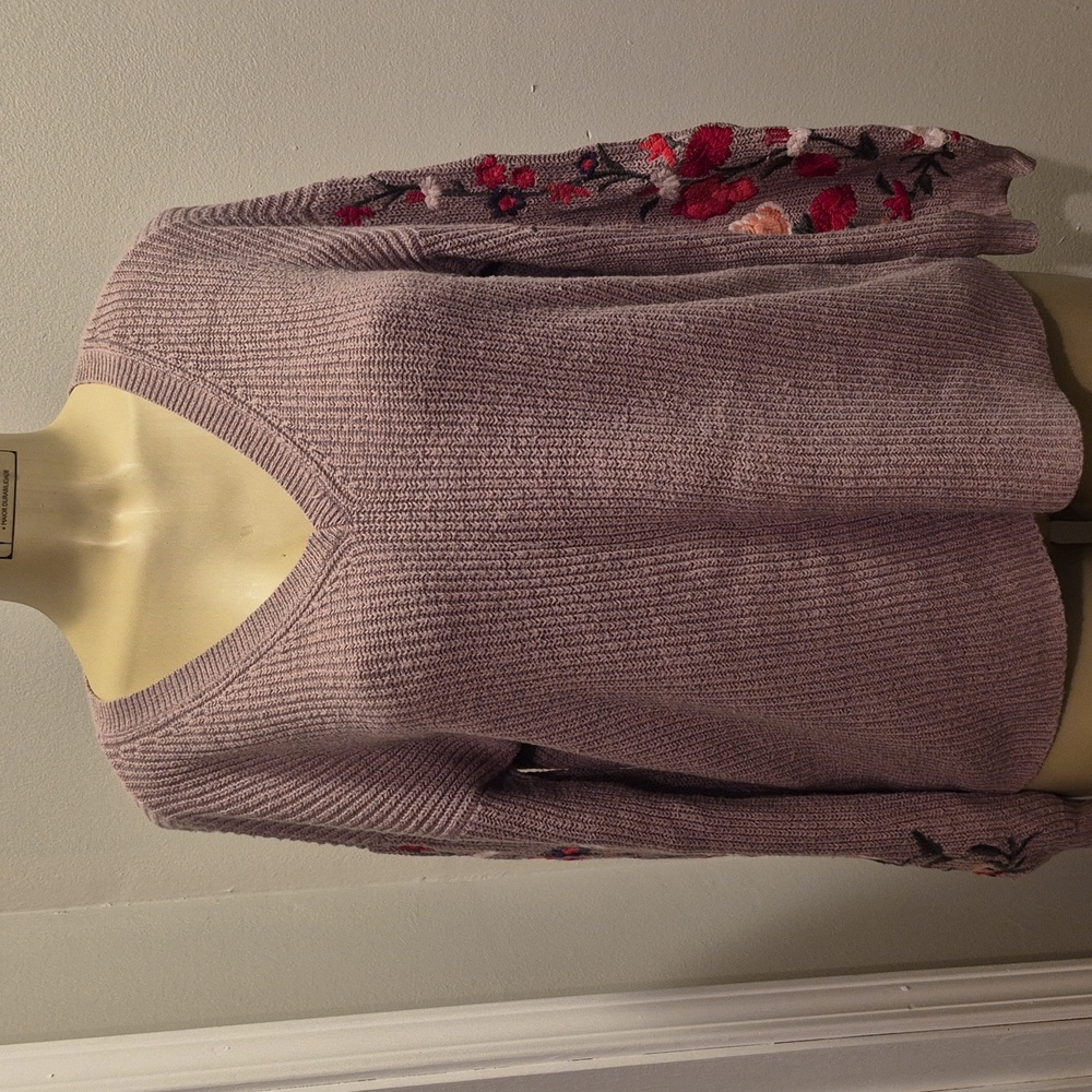 American Eagle Outfitters Floral Sleeve Sweater